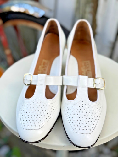 Vintage white leather - 70’s,